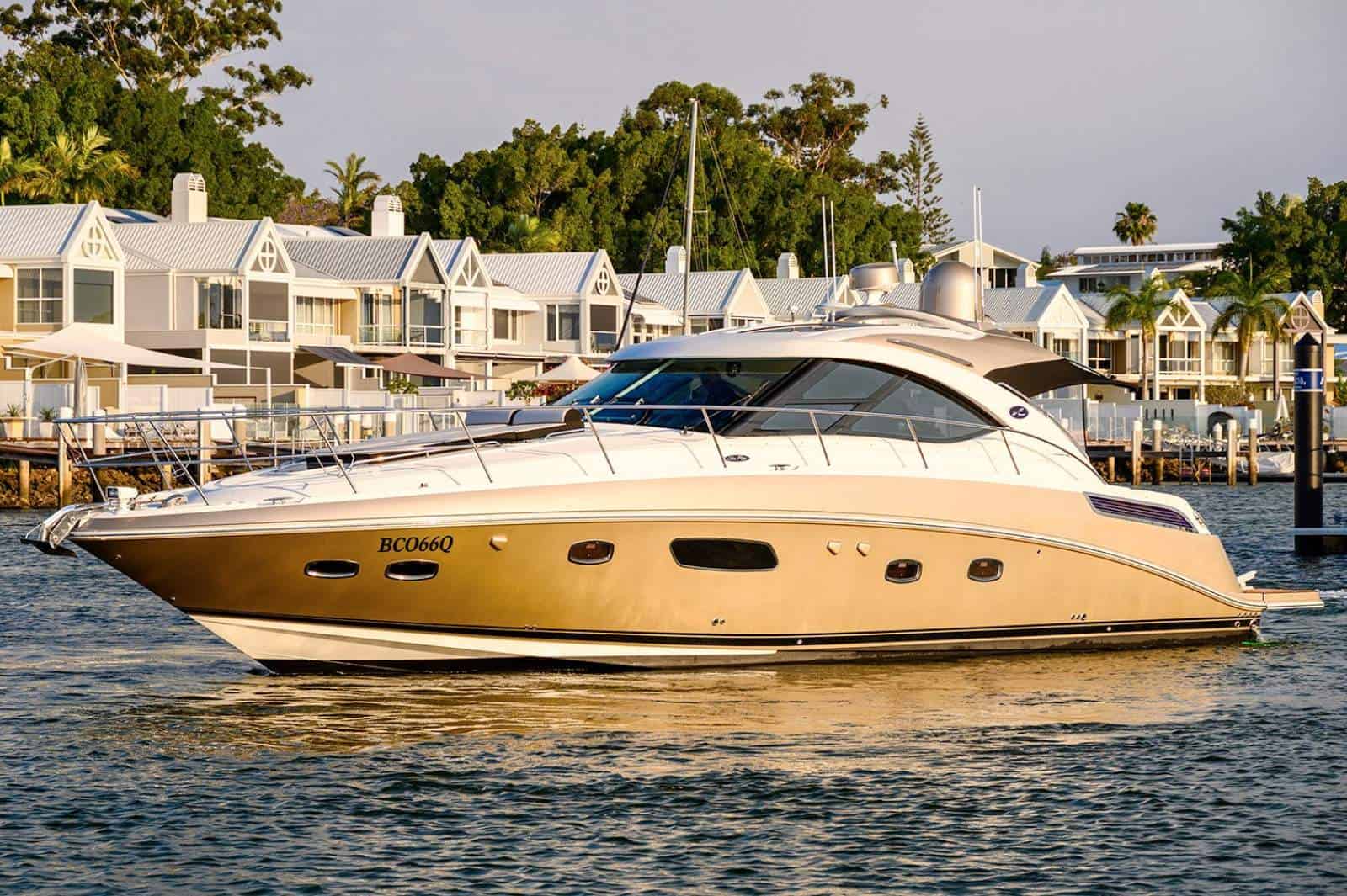 2010 Sea Ray 470 Sundancer photo 2