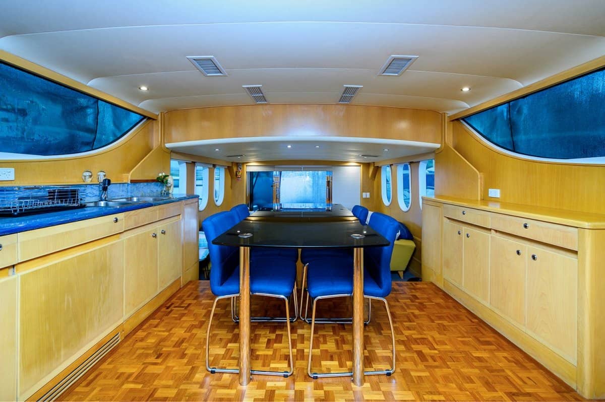 1998 Riviera Custom 63 Flybridge photo 11