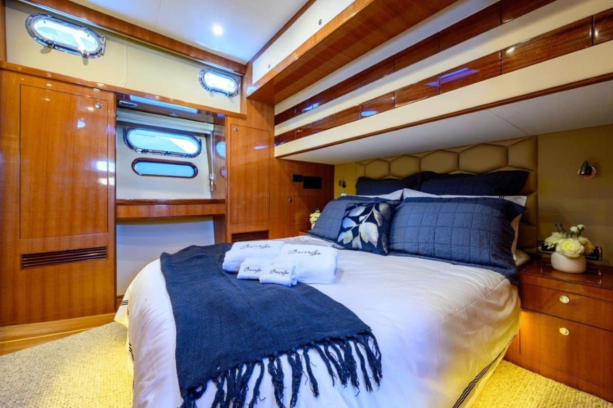Alaska 44 Sedan photo 12