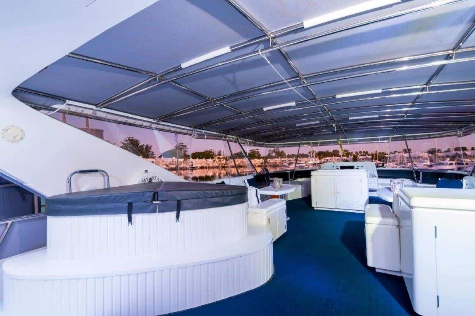2001 Monte Fino 86 Flybridge photo 14