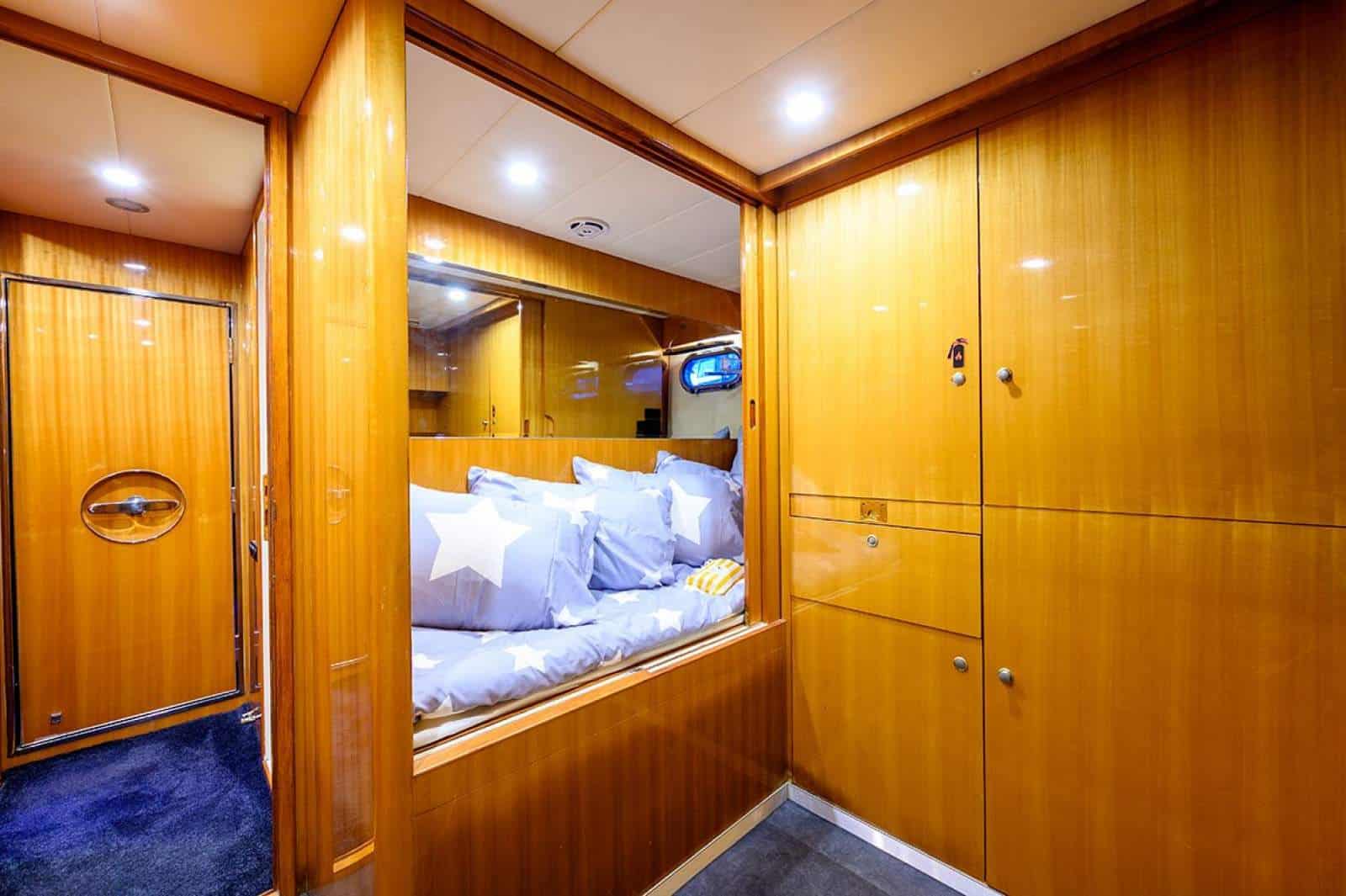 2001 Horizon Yacht E65 photo 15