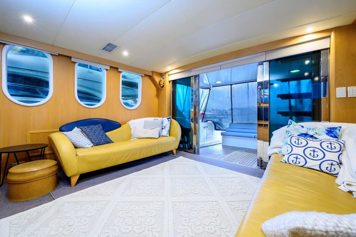 1998 Riviera Custom 63 Flybridge photo 17