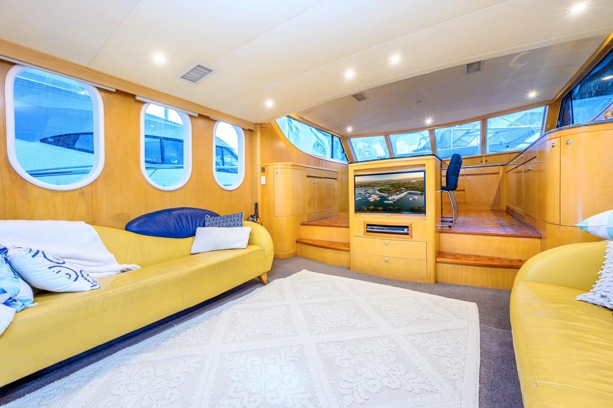 1998 Riviera Custom 63 Flybridge photo 19