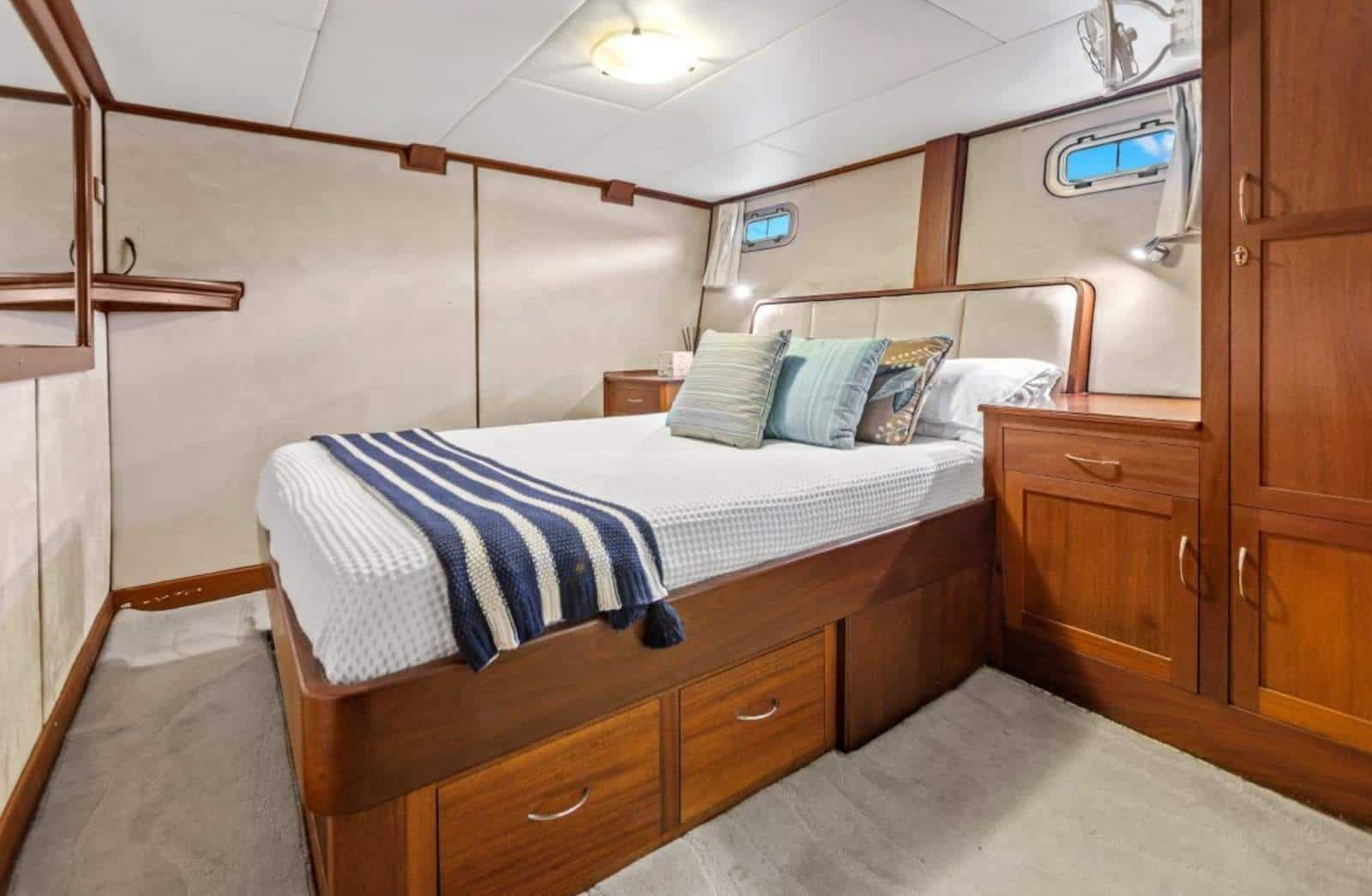 1992 Custom 25M Expedition Motor Yacht photo 19