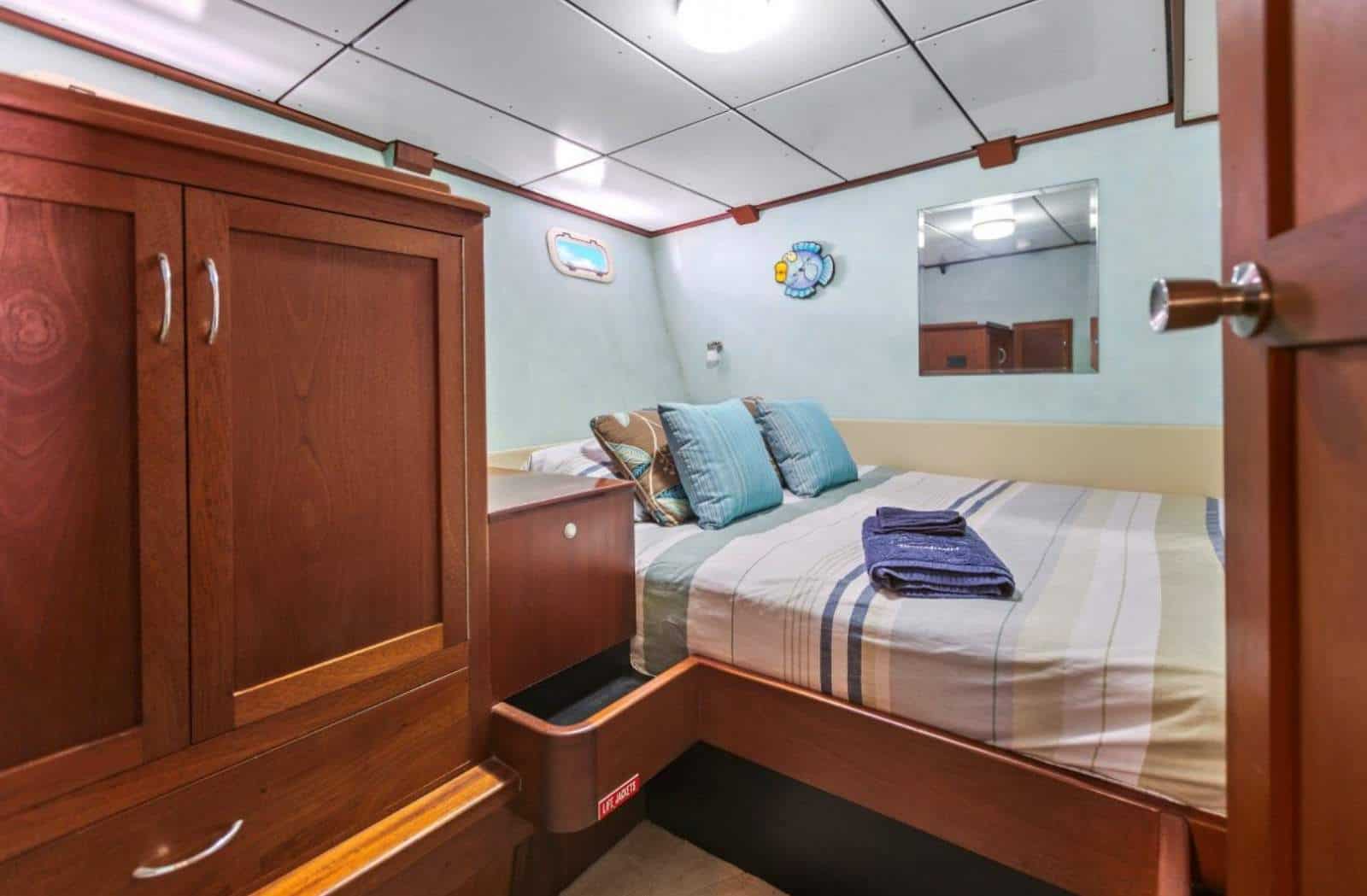 1992 Custom 25M Expedition Motor Yacht photo 20