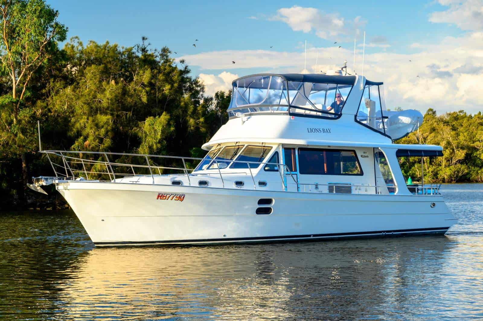 2012 Alaska 46 Flybridge photo 3