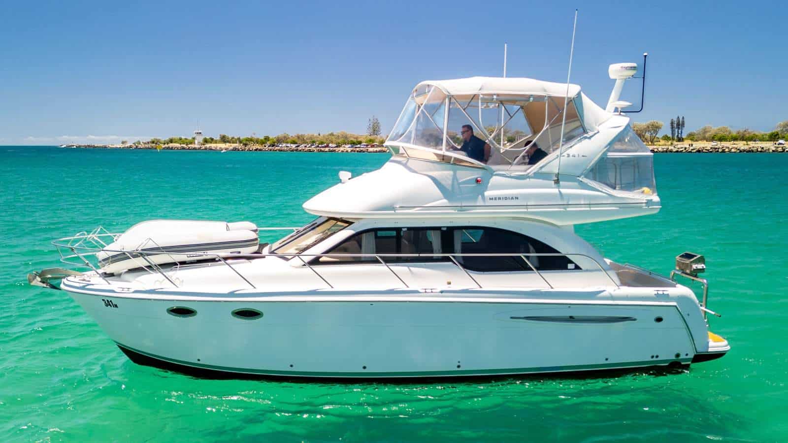 2004 Meridian 341 Flybridge Cruiser photo 3