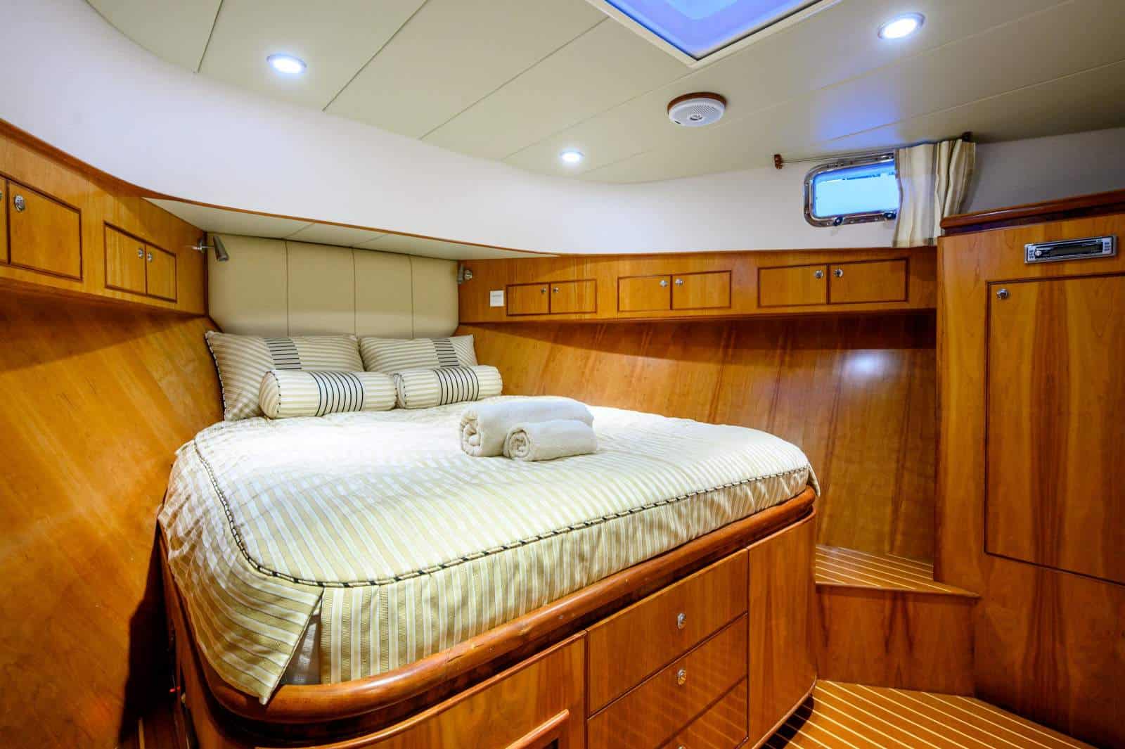2006 Alaska 54 Sedan photo 23