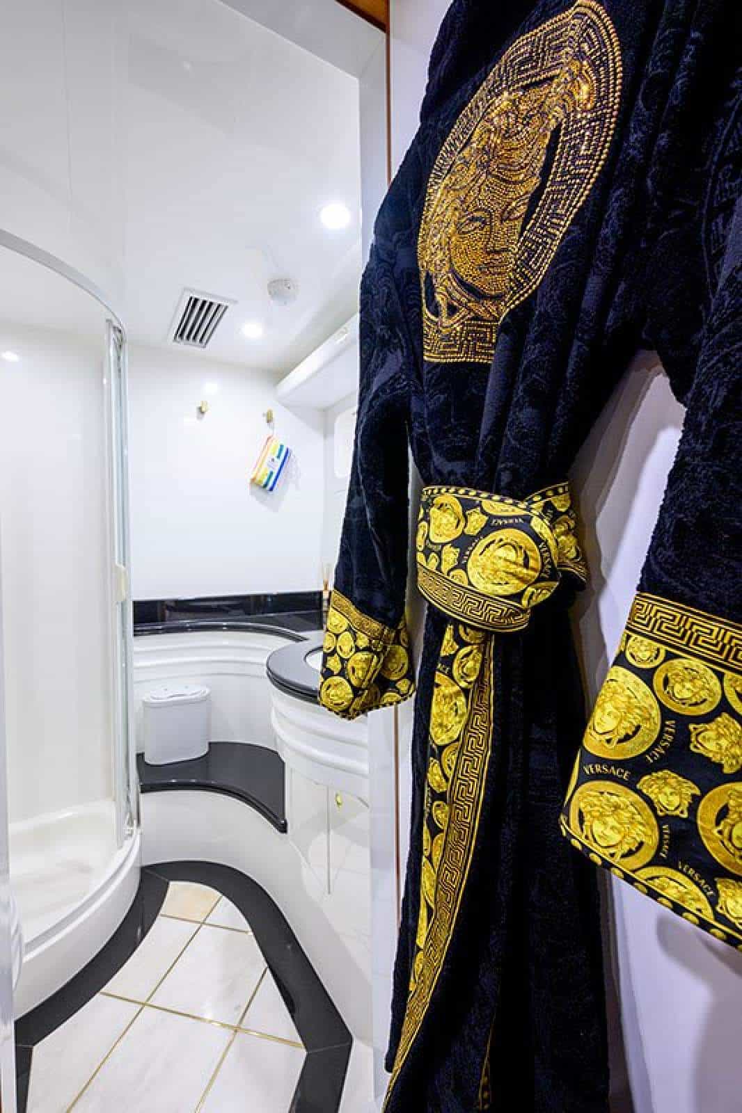 2001 Horizon Yacht E65 photo 24