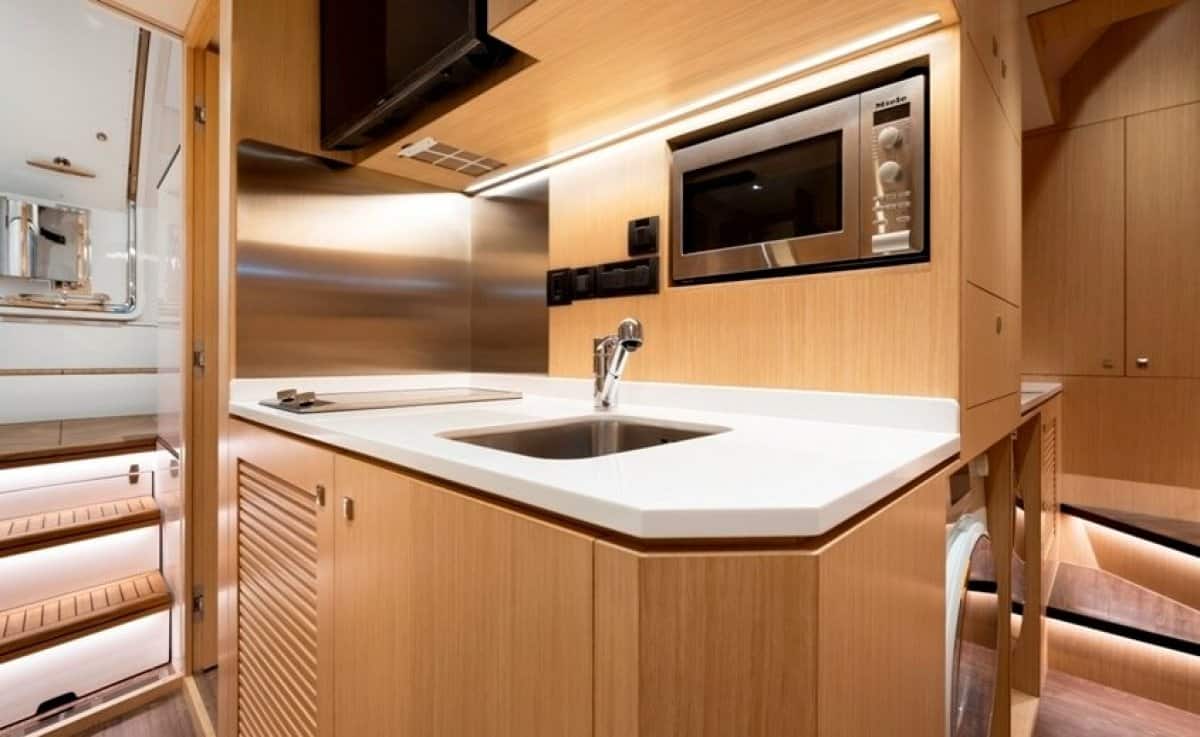 2021 Horizon Yacht FD87 Skyline photo 25