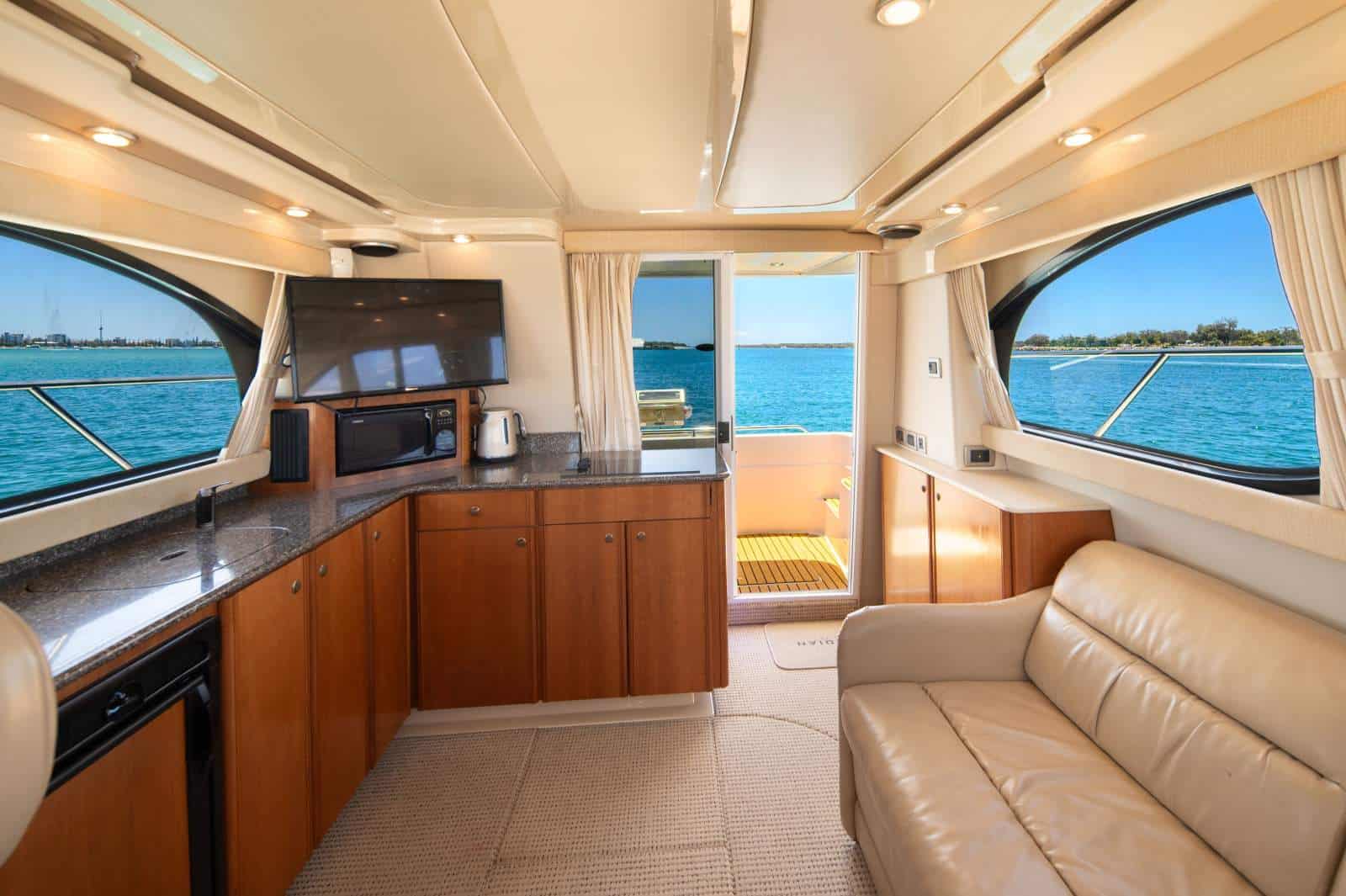 2004 Meridian 341 Flybridge Cruiser photo 25
