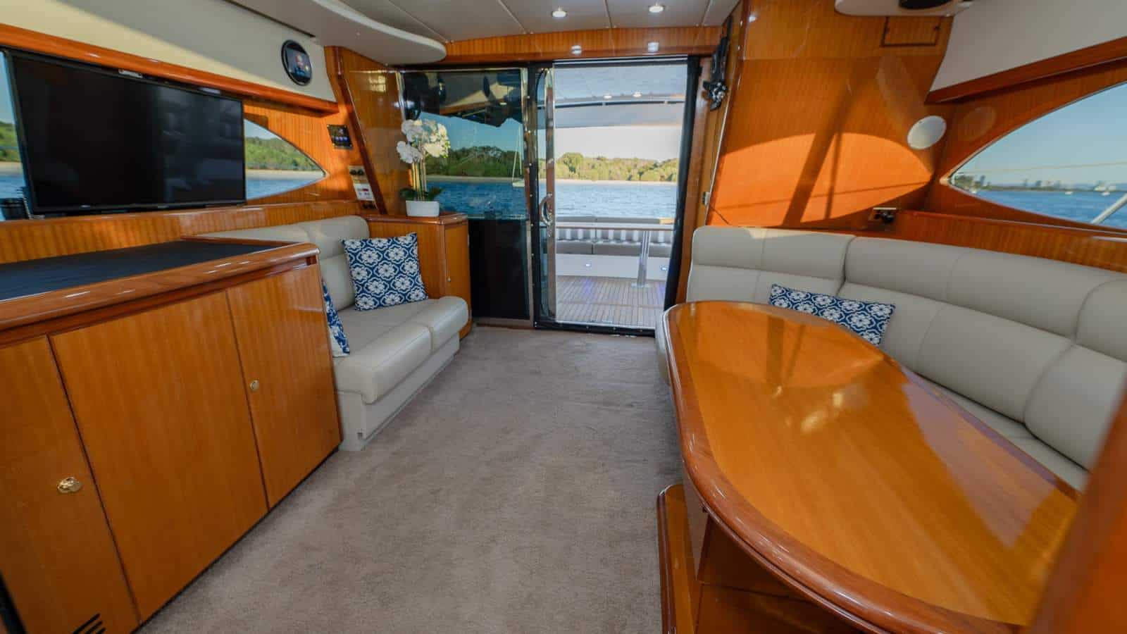2004 Dyna 51 Flybridge photo 23