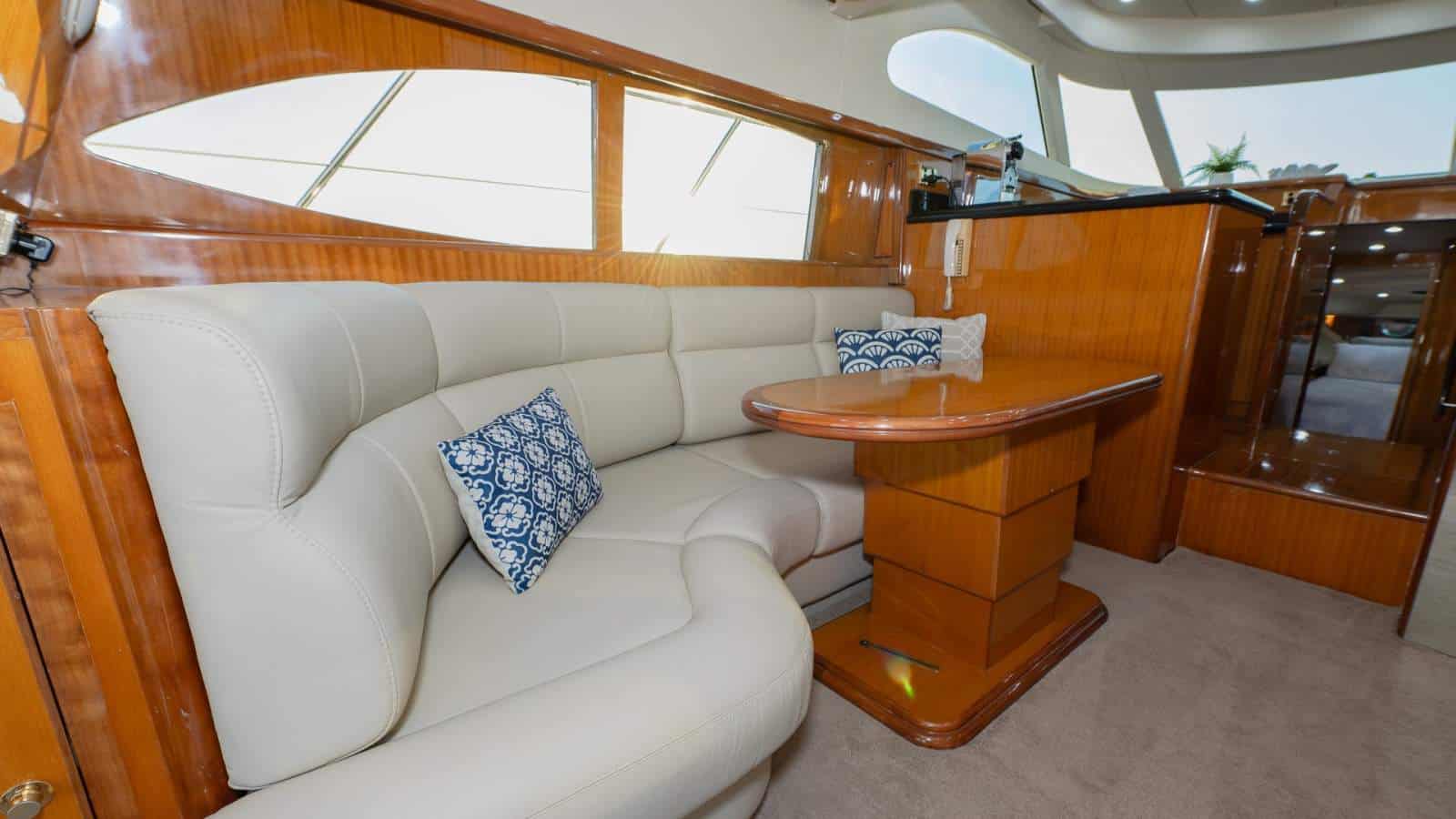 2004 Dyna 51 Flybridge photo 24