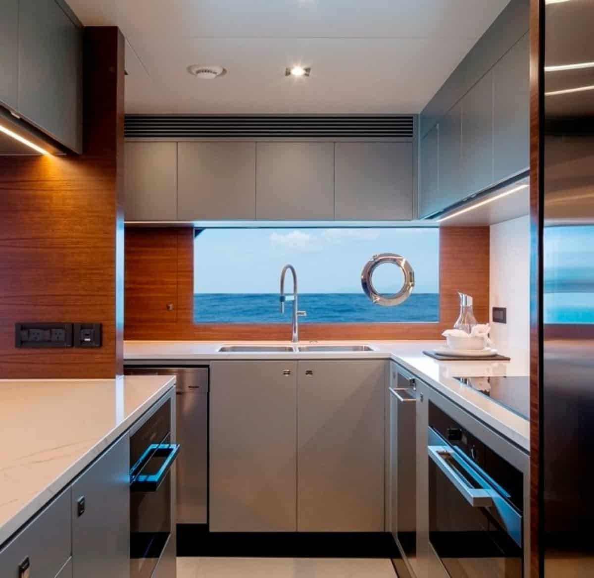 2021 Horizon Yacht FD87 Skyline photo 29