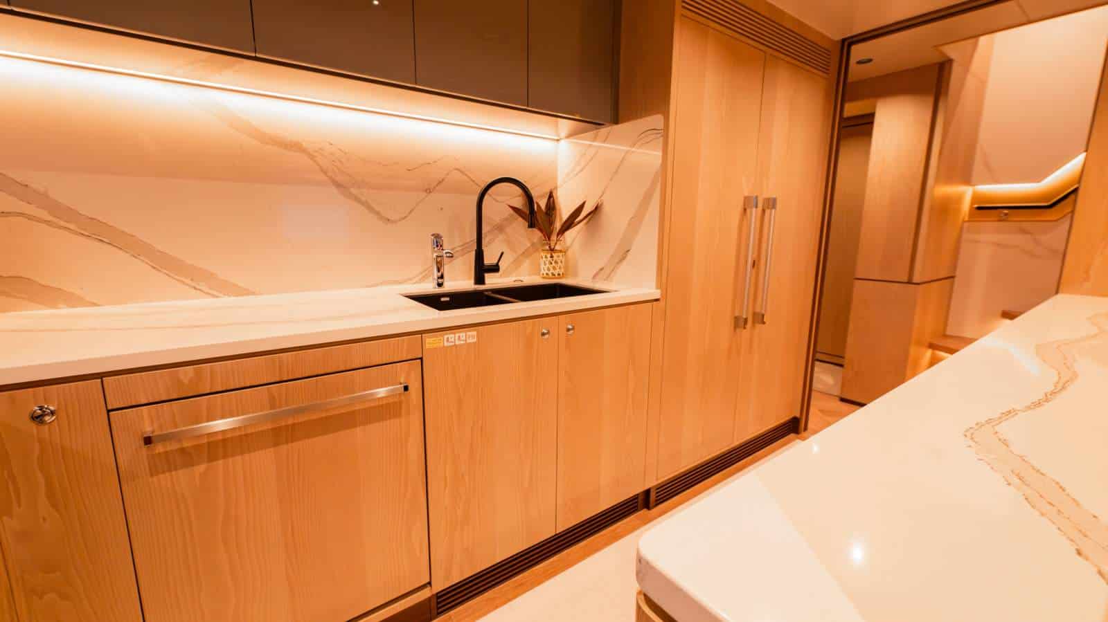 2023 Horizon Yacht FD90 photo 29