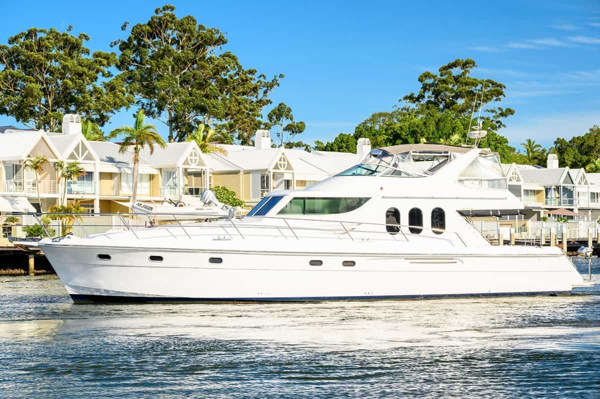 1998 Riviera Custom 63 Flybridge photo 30
