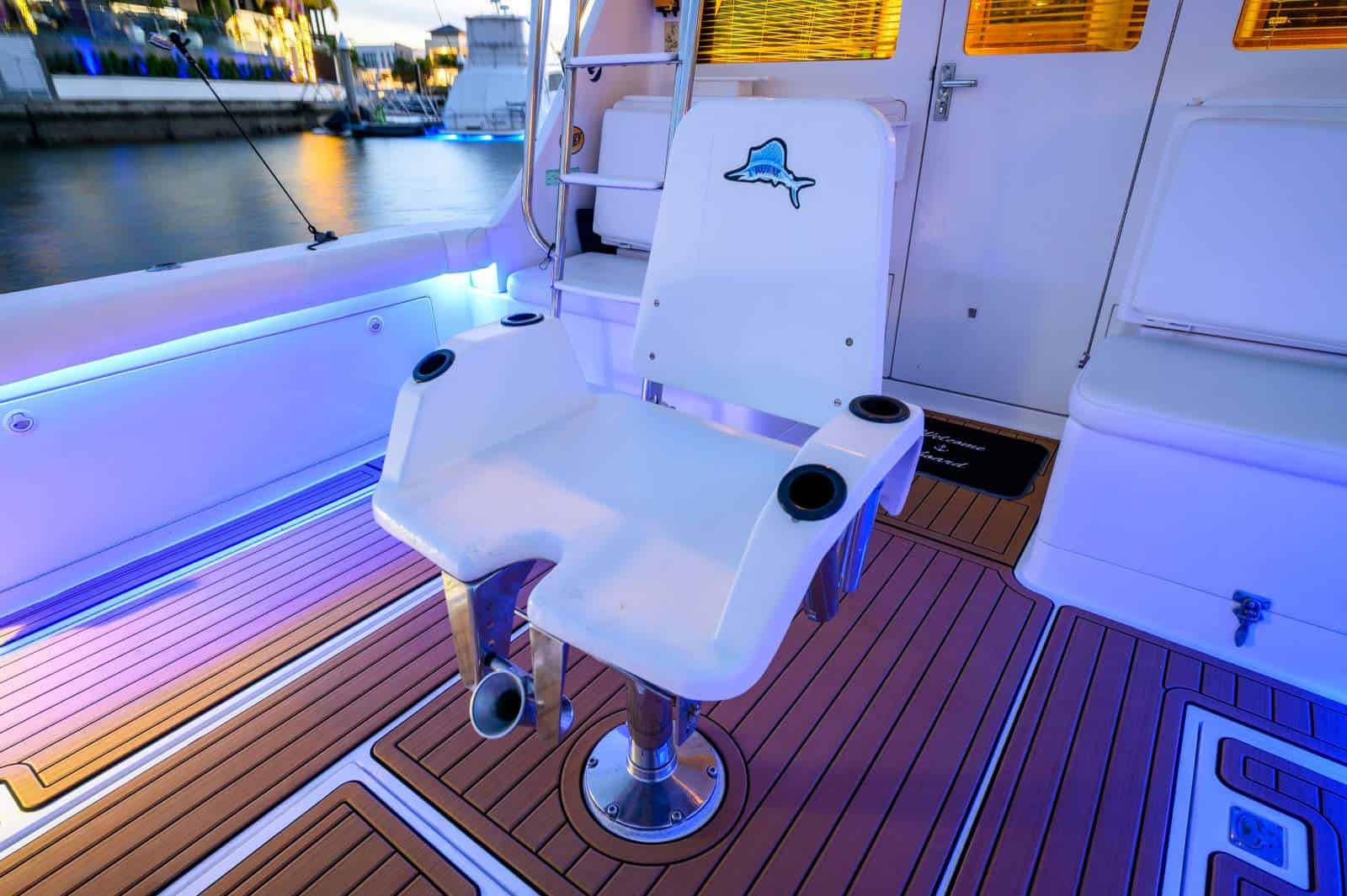 2001 Cabo 35 Flybridge photo 31
