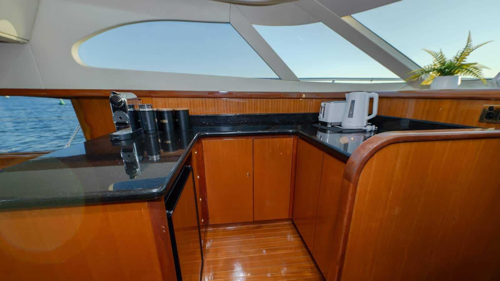 2004 Dyna 51 Flybridge photo 27