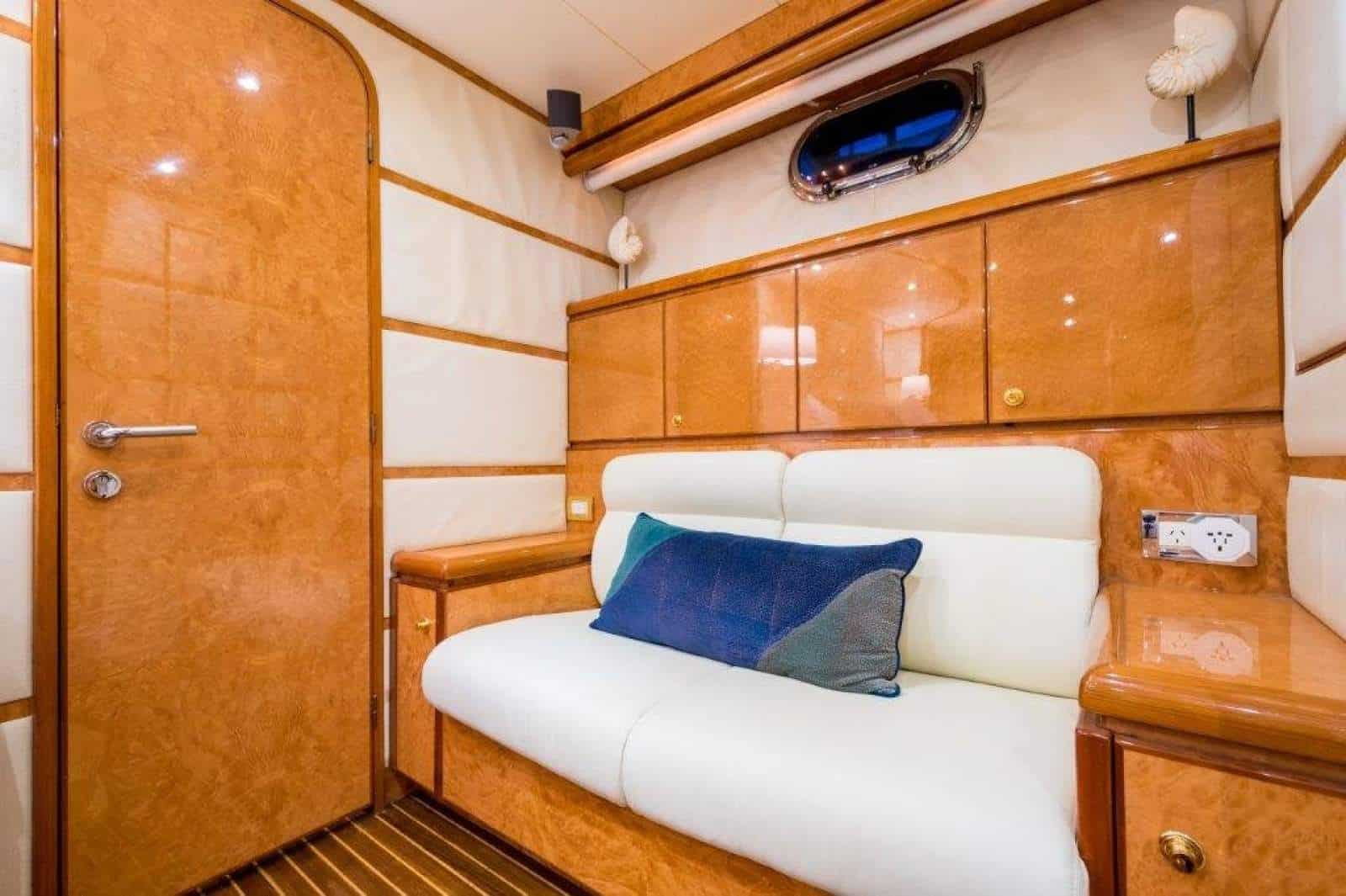 2001 Monte Fino 86 Flybridge photo 33