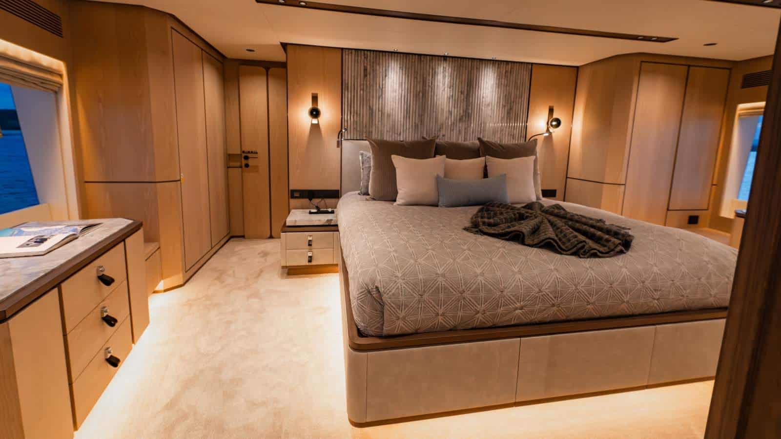 2023 Horizon Yacht FD90 photo 35
