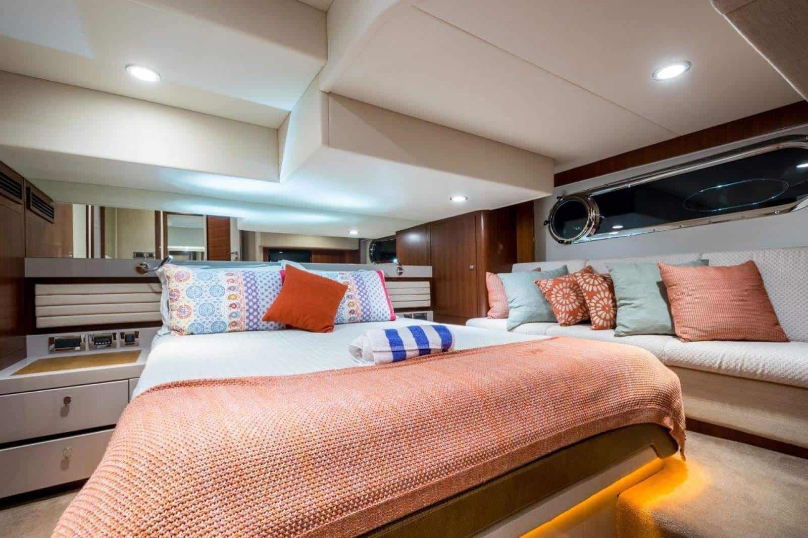 2015 Belize 54 Daybridge Built by Riviera photo 36