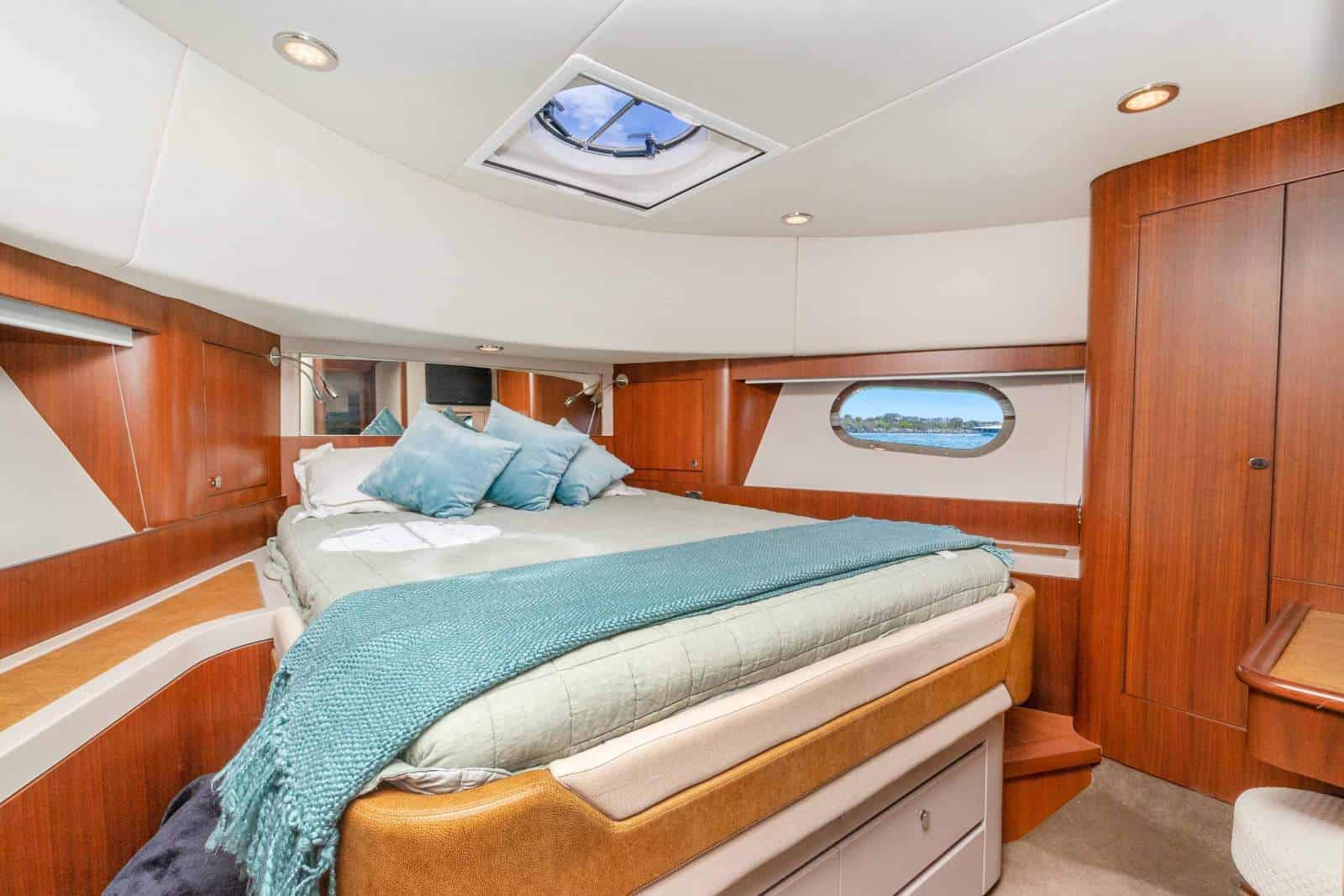 2015 Belize 54 Daybridge Built by Riviera photo 38