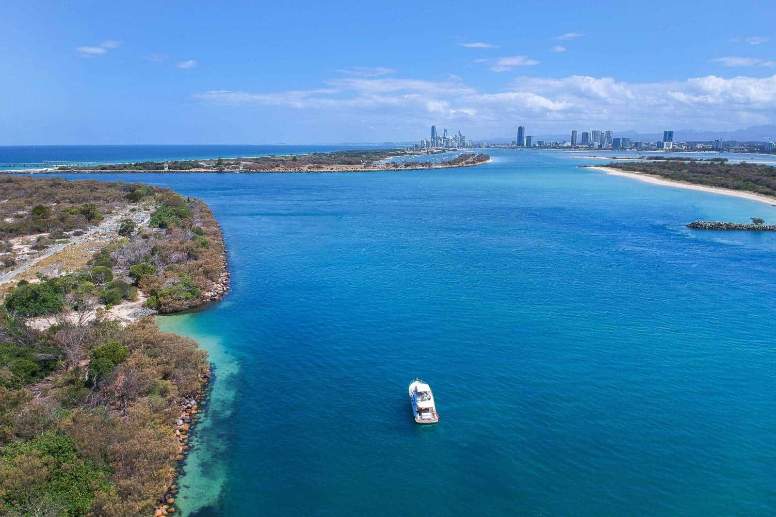 2015 Belize 54 Daybridge Built by Riviera photo 4