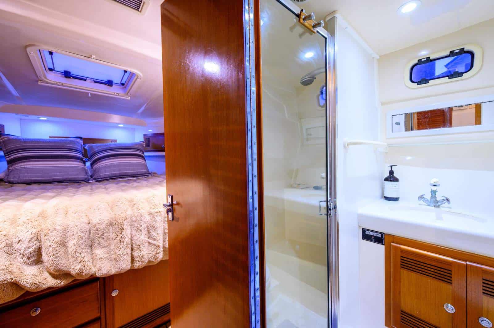2001 Cabo 35 Flybridge photo 41