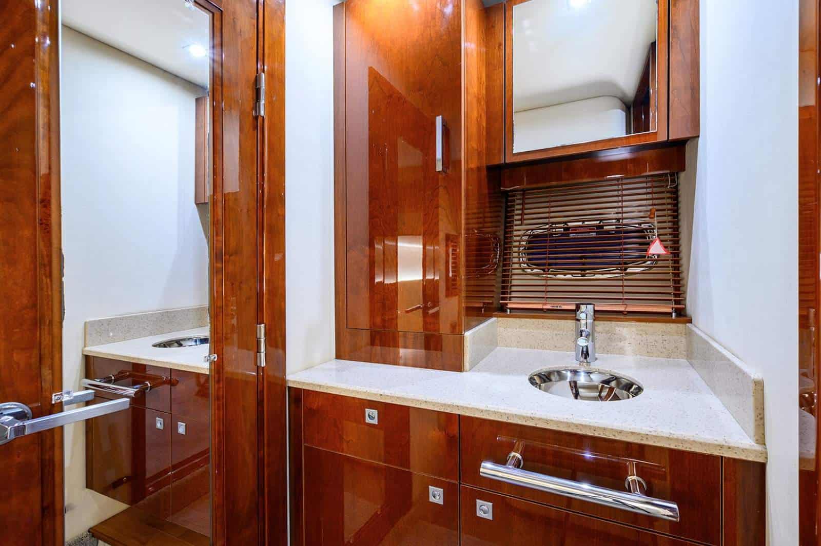 2010 Sea Ray 470 Sundancer photo 42