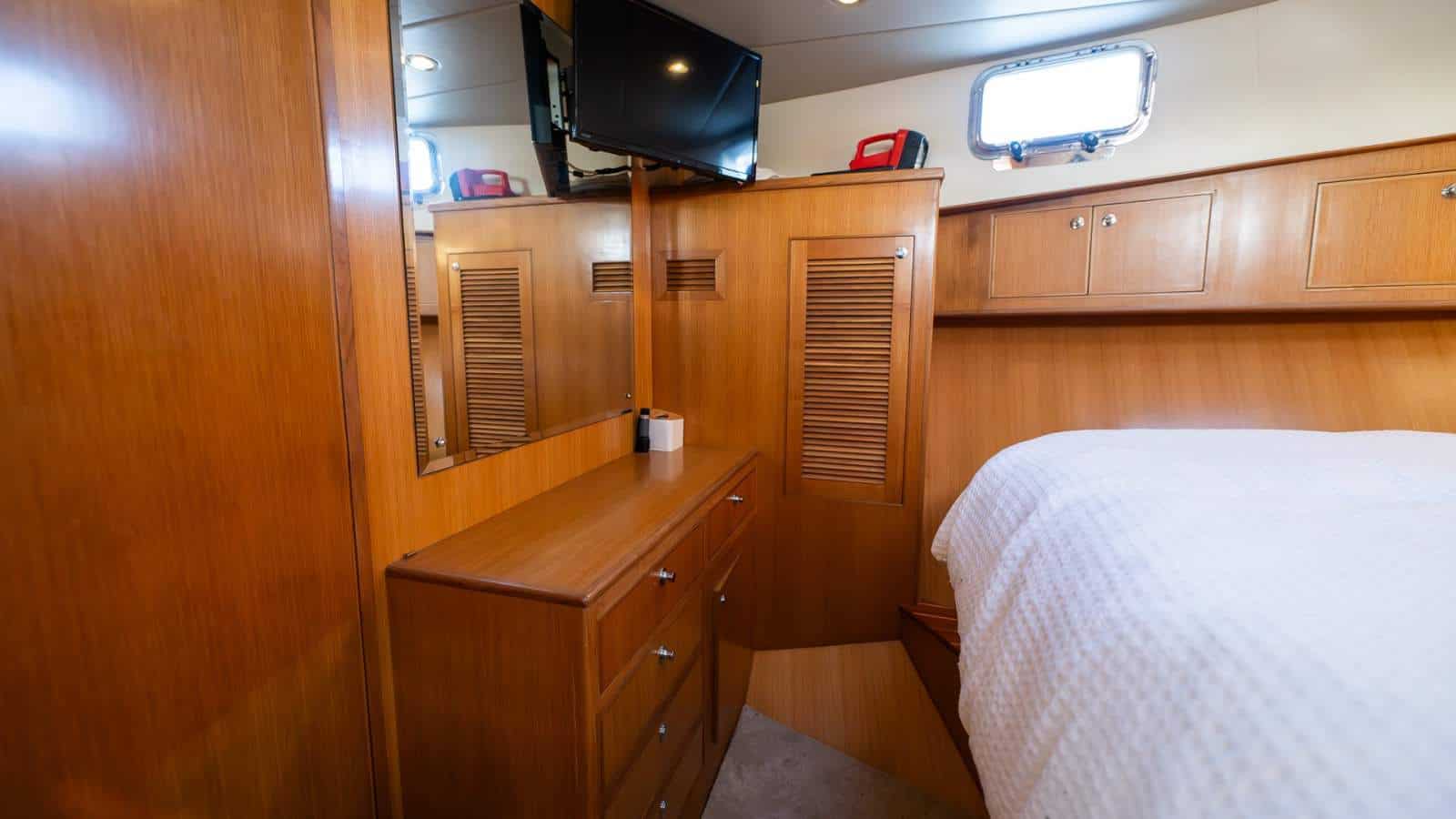 2009 Alaska 45 Sedan photo 43