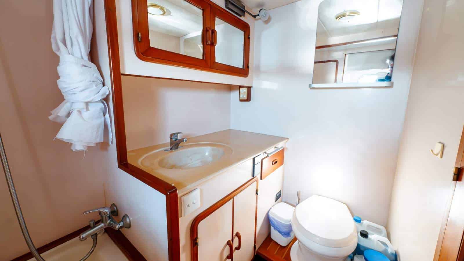 1992 DeFever 63 Explorer Yacht photo 46