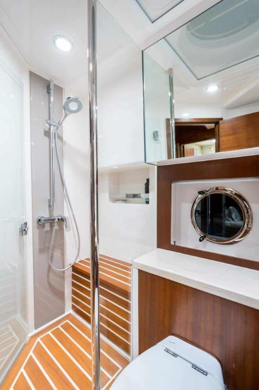2015 Belize 54 Daybridge Built by Riviera photo 41