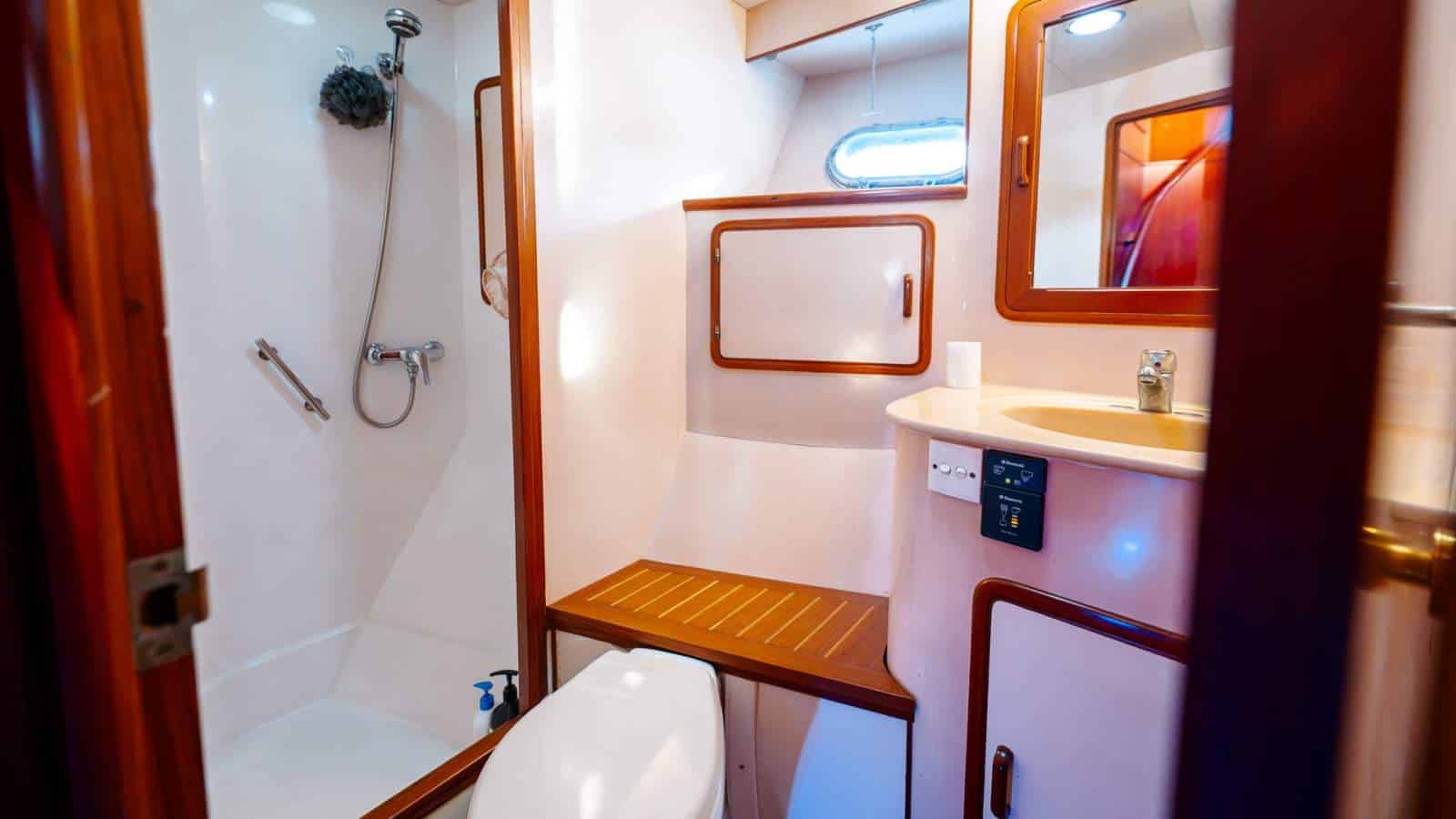 1992 DeFever 63 Explorer Yacht photo 48
