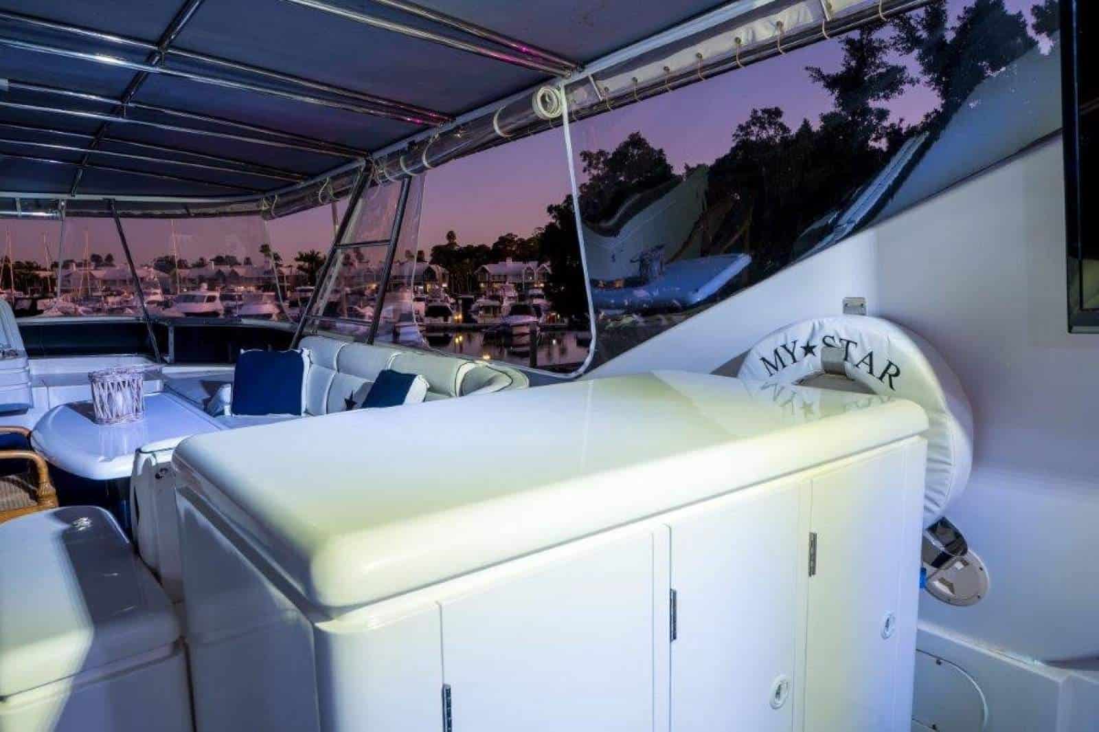 2001 Monte Fino 86 Flybridge photo 7