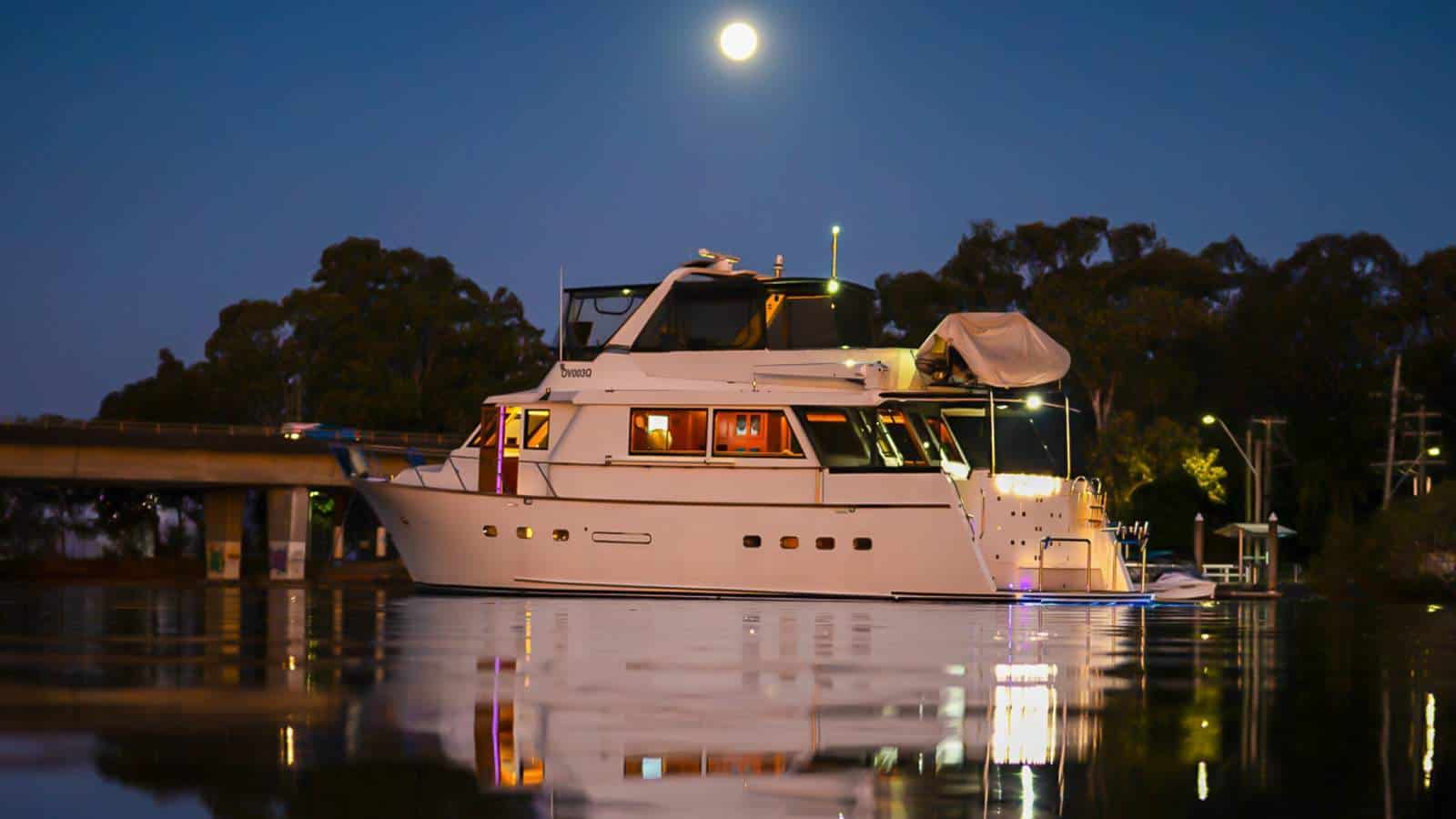 1992 DeFever 63 Explorer Yacht photo 9