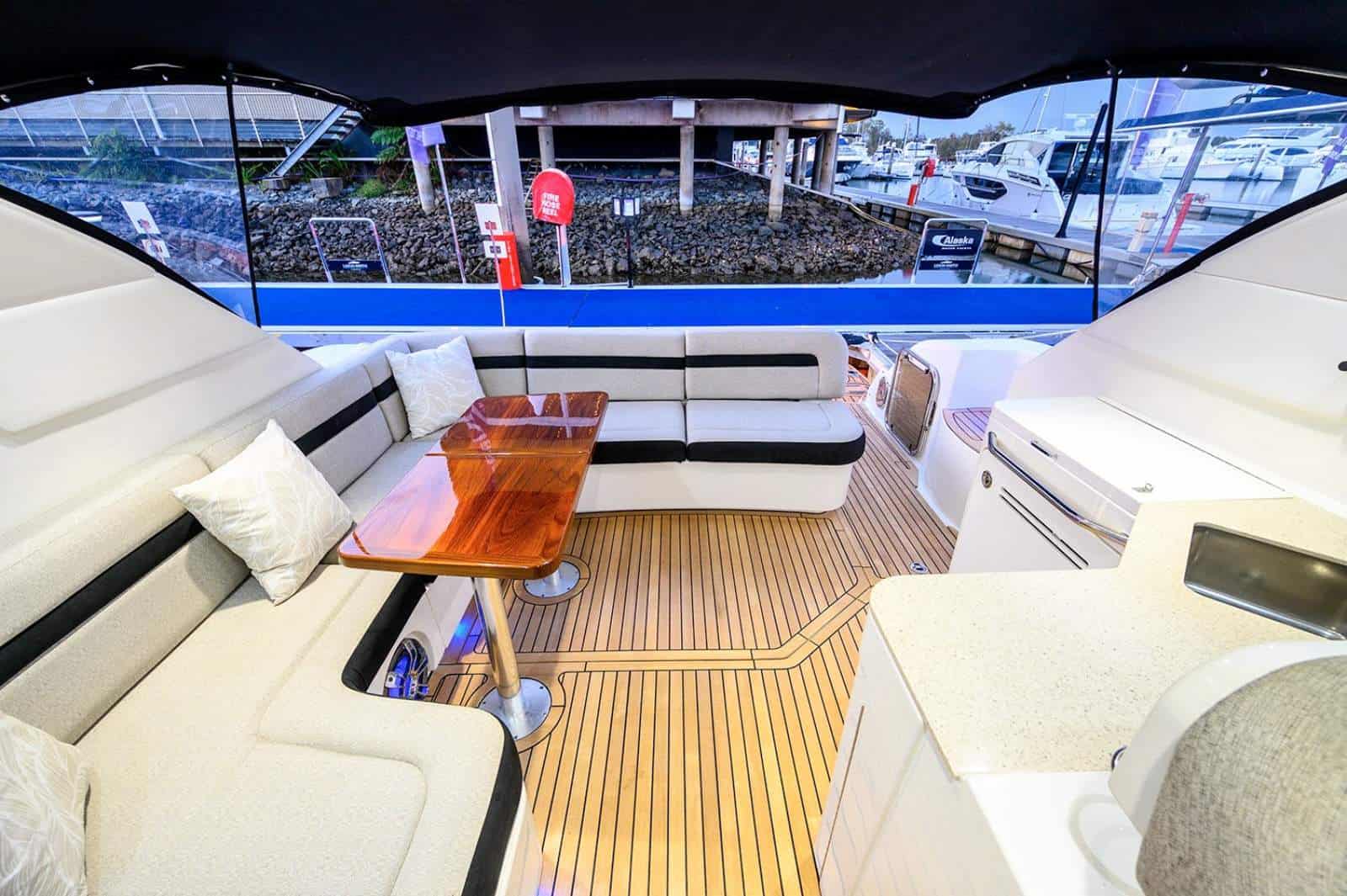 2010 Sea Ray 470 Sundancer photo 9
