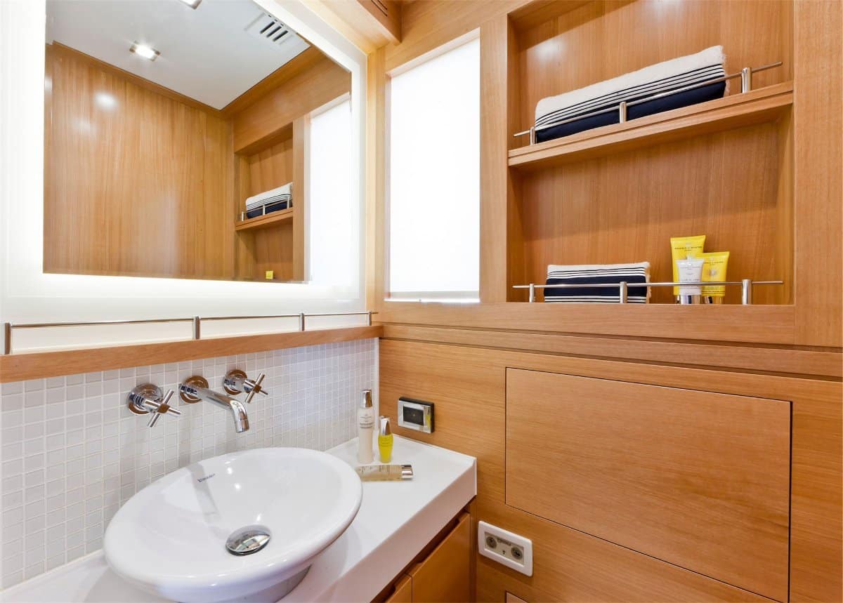 Vicem Yachts Cruiser 82 photo 10