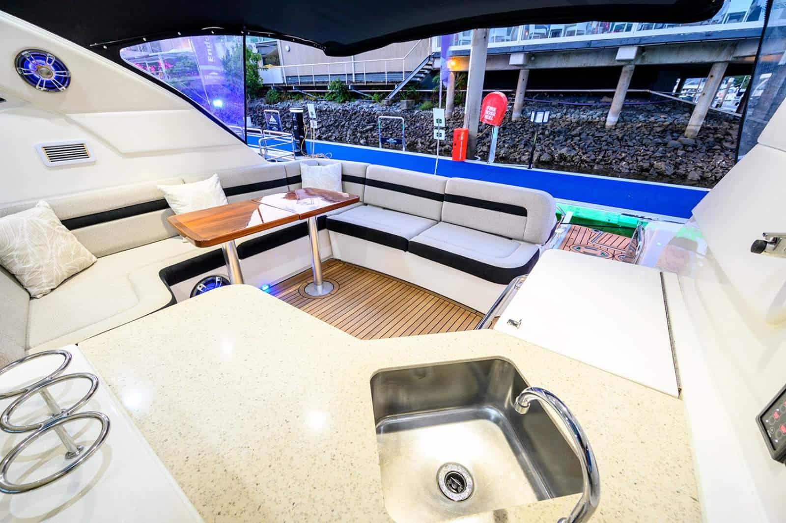 2010 Sea Ray 470 Sundancer photo 10